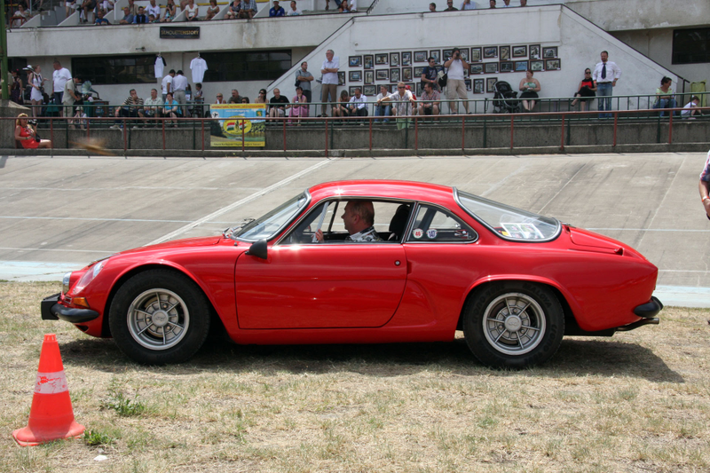 Illustration for article titled Classic Car Ownership Is Made Greater By The People Around You